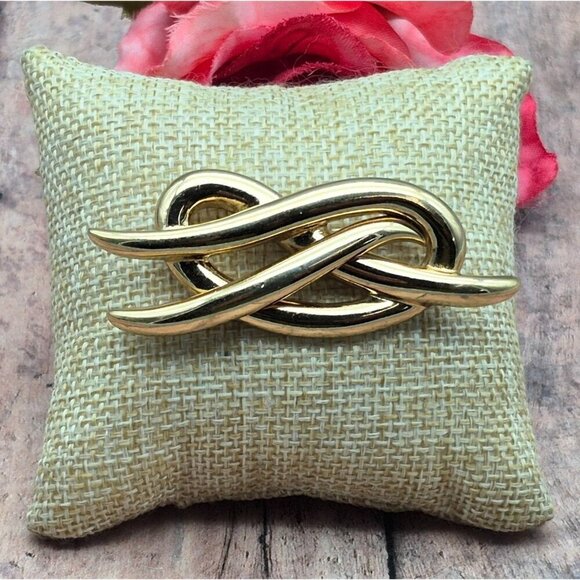 Classic MONET Vintage Brooch Pin Twist Design 2.5" Gold Tone - Picture 2 of 6